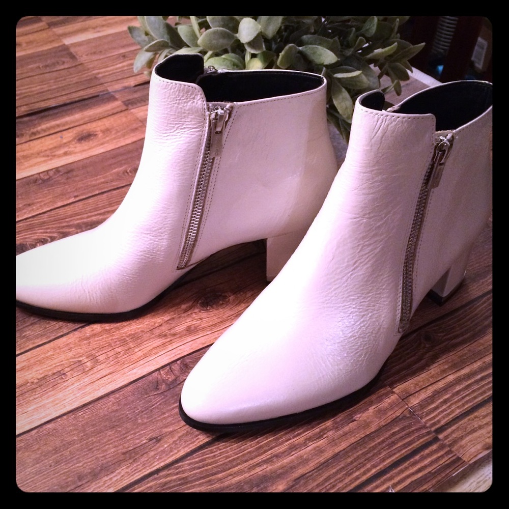 Calvin Klein NWT Soft White Fara Boot Size 8